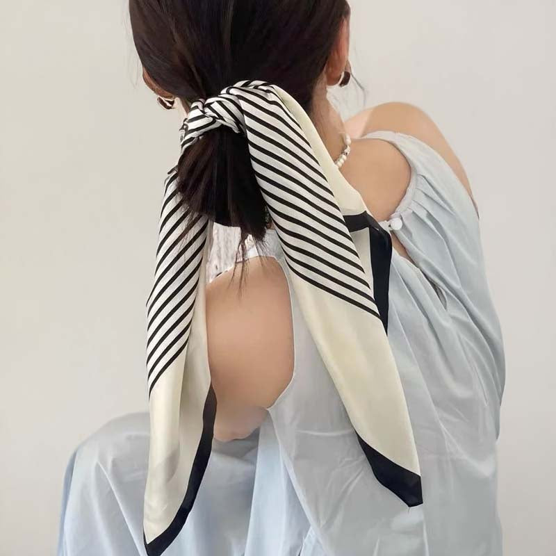 Foulard Ligne Élégante