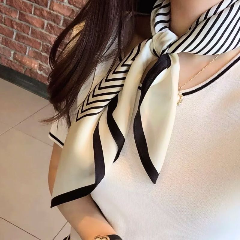 Foulard Ligne Élégante